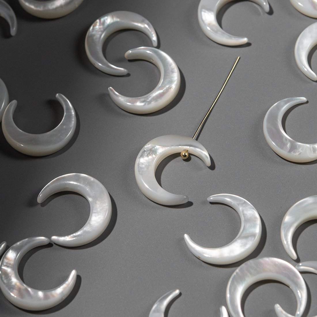 Лунница из перламутра морских ракушек, 15*13мм, белая