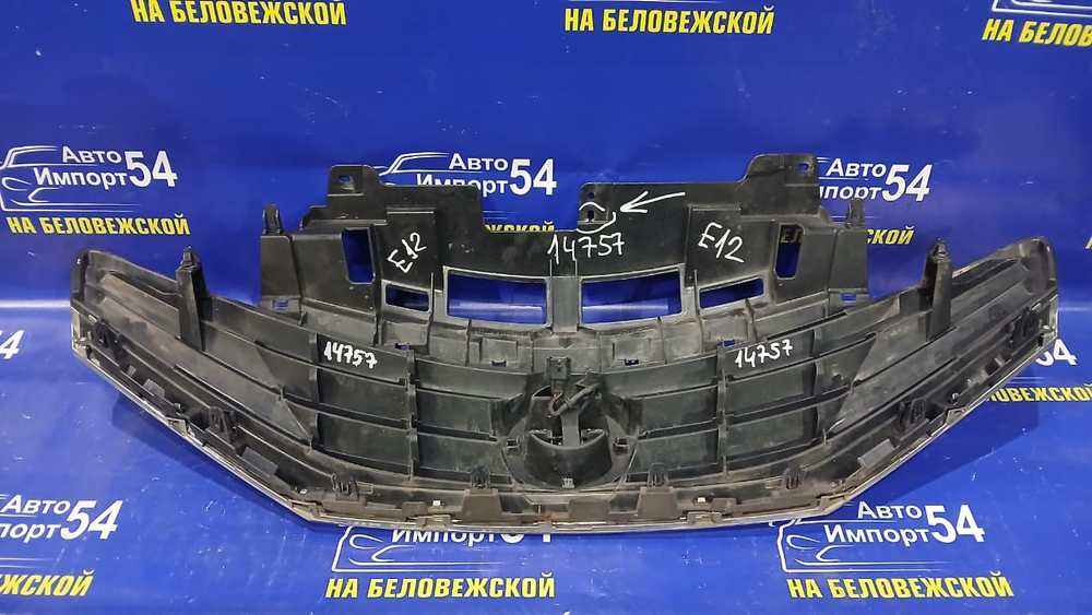 Решетка радиатора NISSAN NOTE 2012-2016