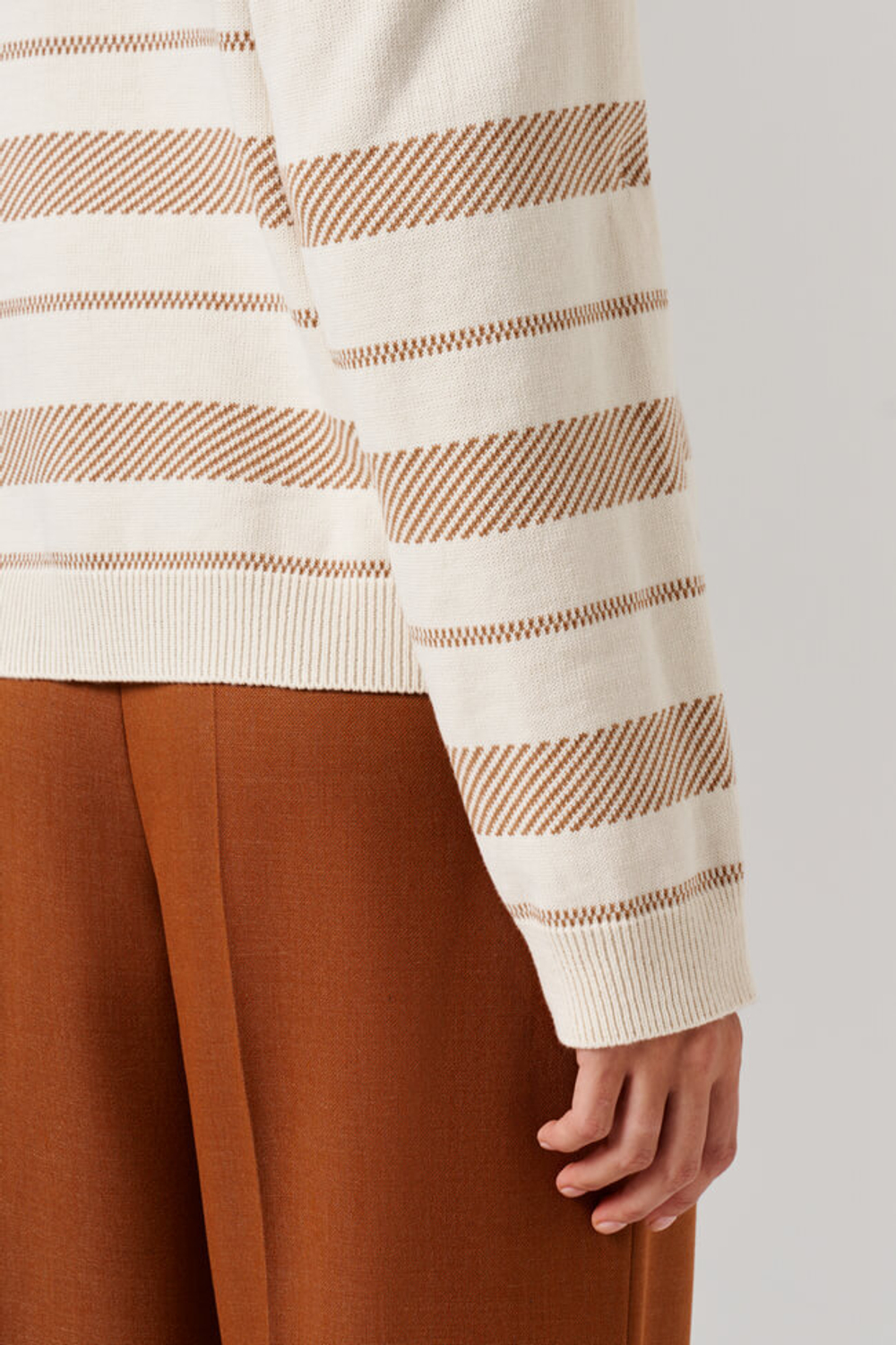 23170 Пуловер женский (молочно-песочный жаккард)