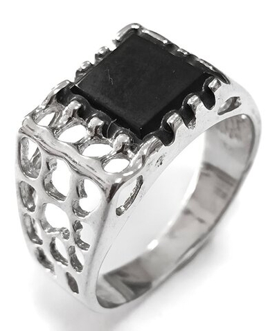 Ювелирное кольцо из серебра с ониксом