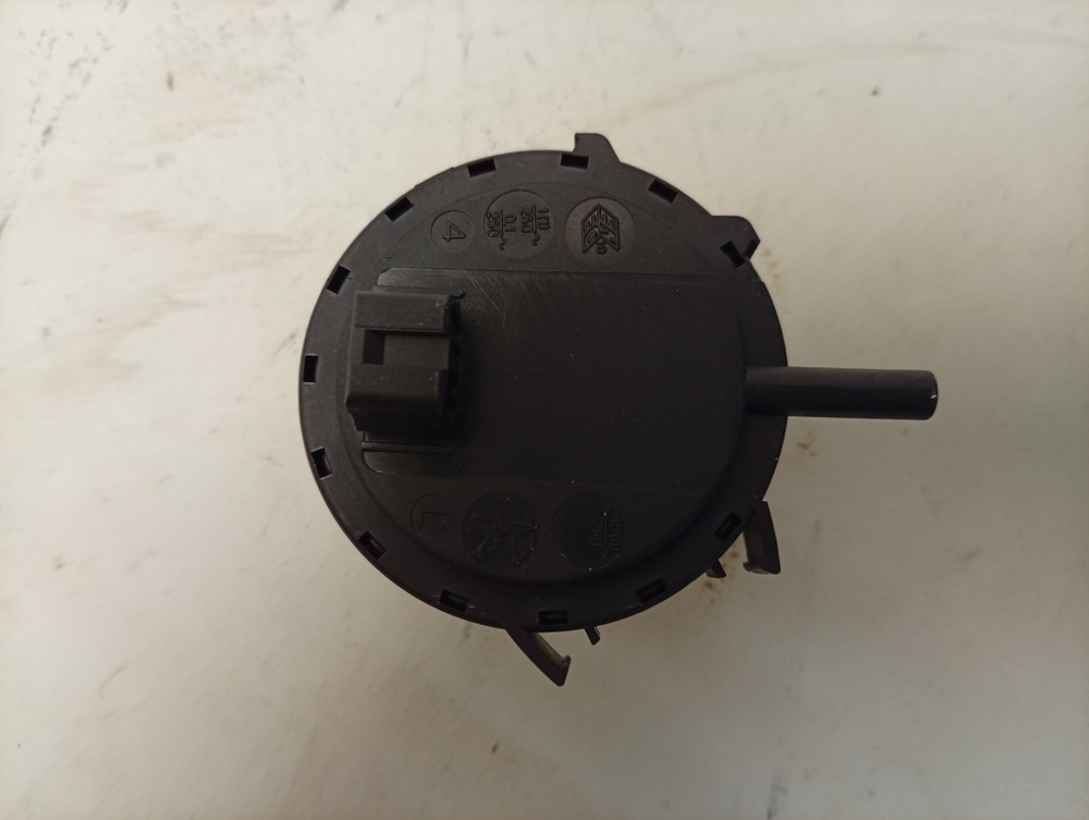 AWS71212 кт20 Датчик уровня воды для стиральной машины Whirlpool Hotpoint-Ariston 461971402451 б/у