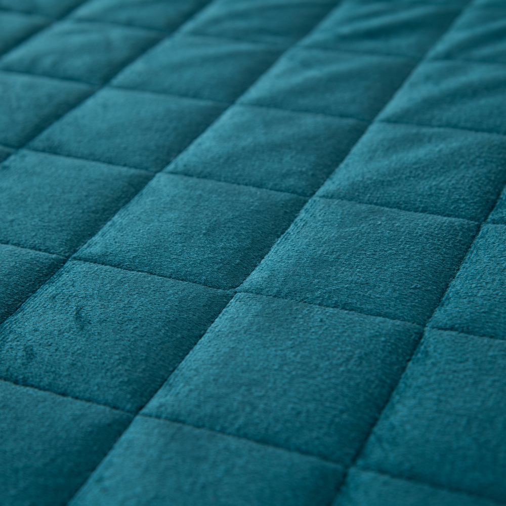 Велюровое покрывало в клетку и две наволочки OVL008