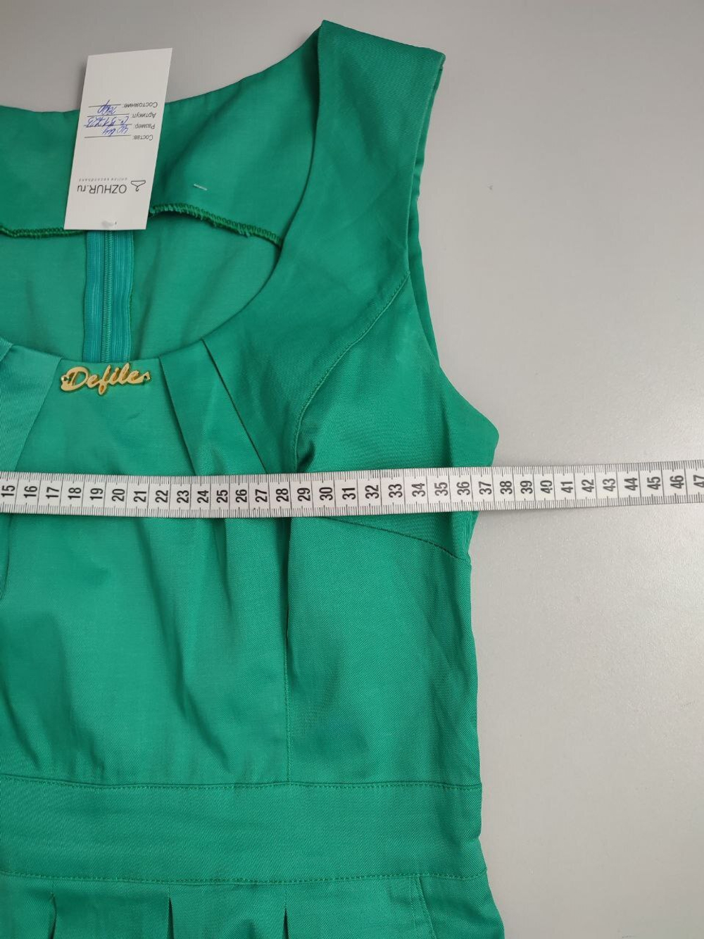 Платье зеленое с кружевом 40 размер