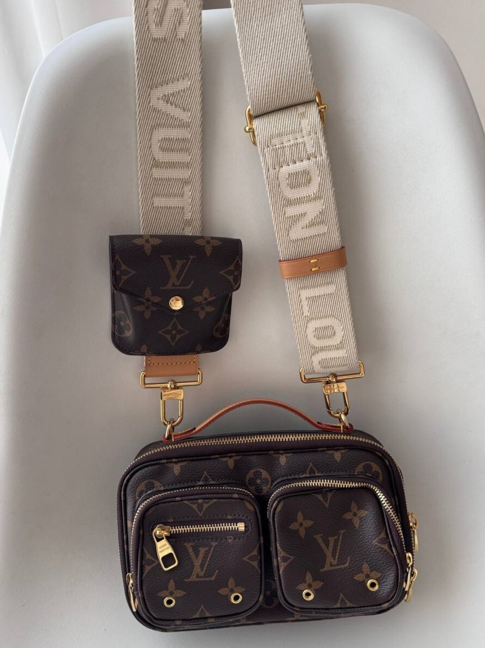 Сумка Louis Vuitton Utility Crossbody