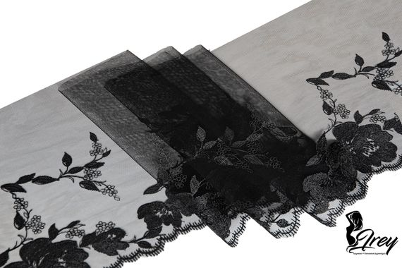 05-151 Вышивка на неэл. сетке 23 см, черный (правая)