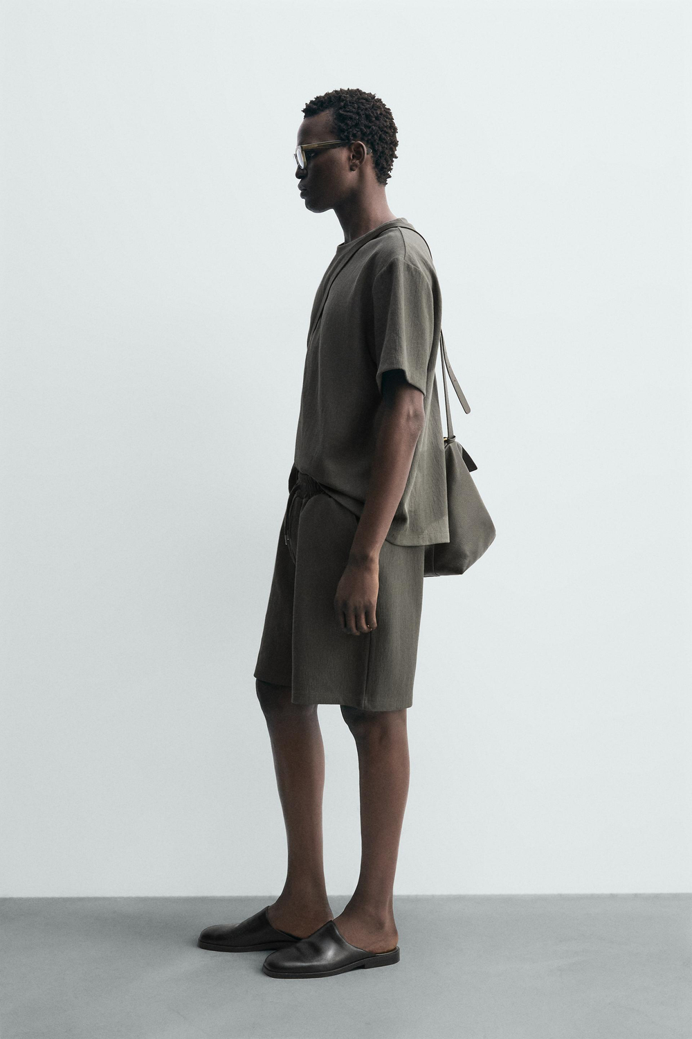 ZARA ФУТБОЛКА RELAXED FIT ИЗ РЕЛЬЕФНОЙ ТКАНИ, ЗЕЛЕНОВАТЫЙ