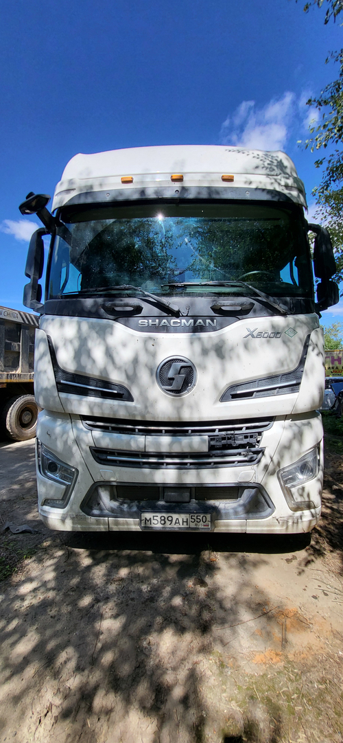 Shacman (Shaanxi) SX* 4x2 Седельный тягач SX4188YV481TL (Газ, 12,5 л, 419 л.с., МТ)