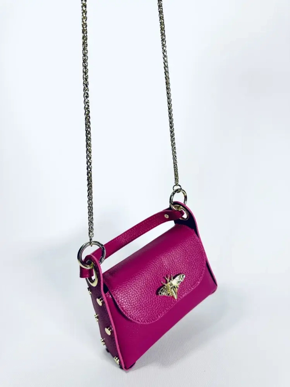 Женская сумочка с застежкой-пчелкой из натуральной кожи цвета фуксия