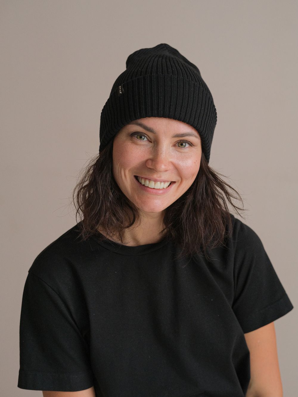 Шапка вязаная весенняя/осенняя МУЛА (ЧЕРНЫЙ)