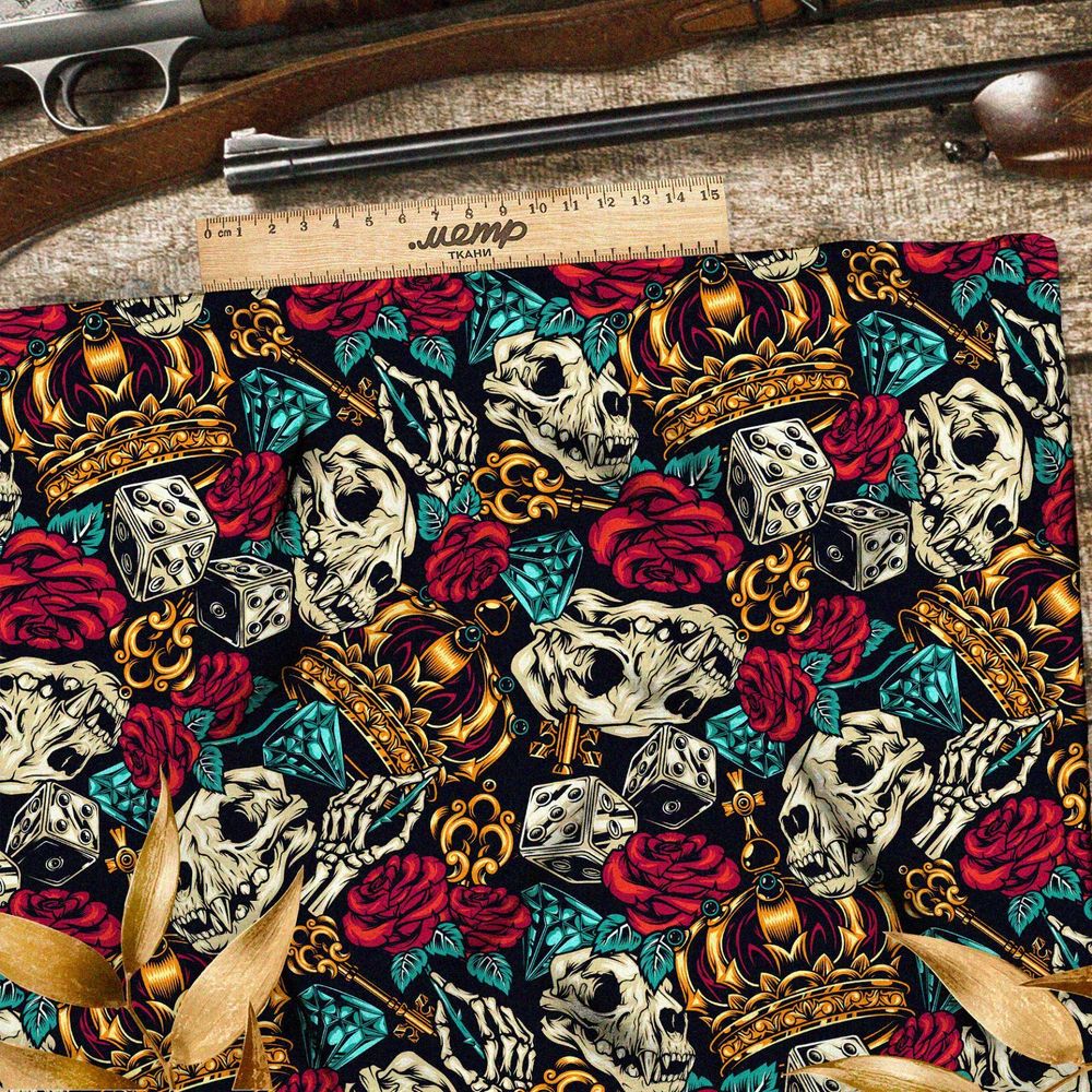 Ткань ниагара кости, розы, бриллианты и короны на чёрном фоне