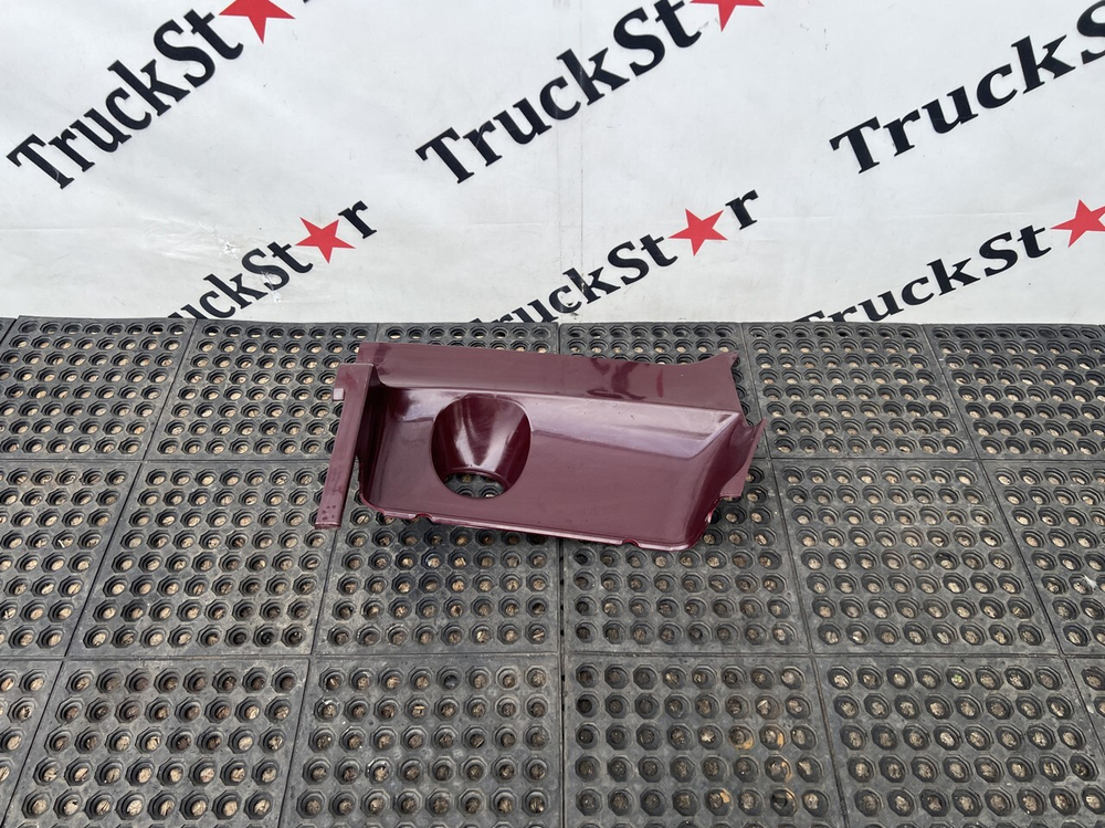 Накладка корпуса подножек левая