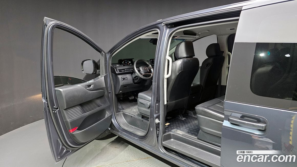 Hyundai Staria 4WD Tourer 11-и местный (06.2022)