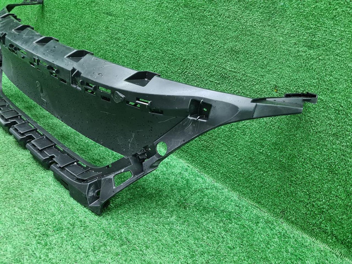 Кронштейн решетки радиатора Peugeot 3008 2 (16-20)