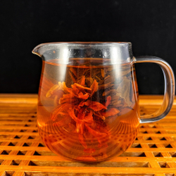 2023 "Медовая лилия шарик" связанный красный чай 10 г