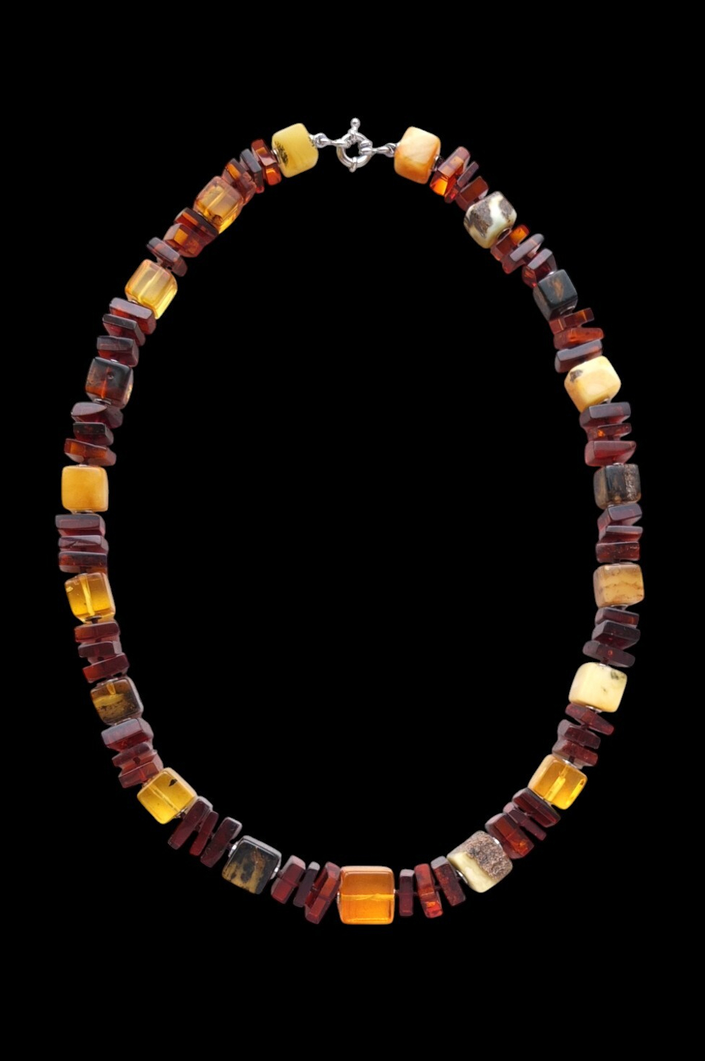Бусы из янтаря кубики