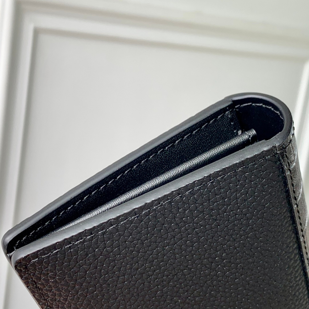 Louis Vuitton Brazza Wallet
