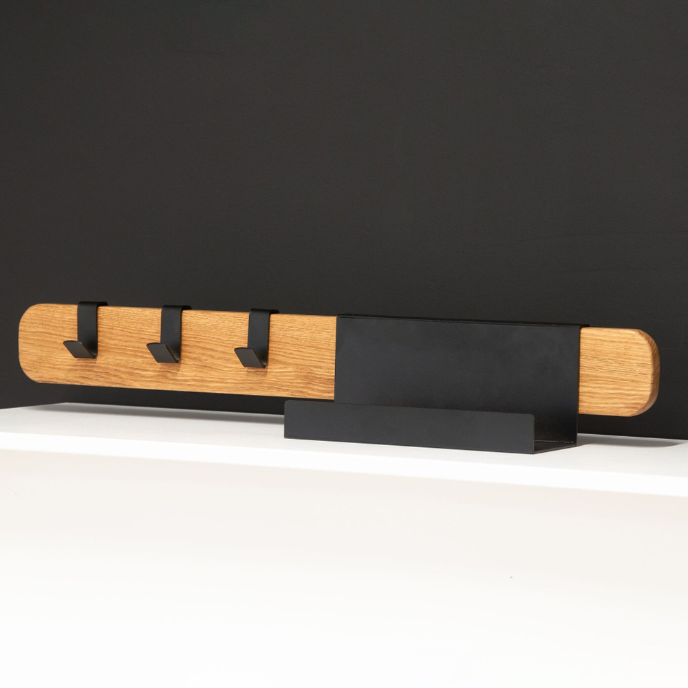 Настенная вешалка для одежды из дуба