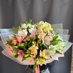 Сборный букет с альстромерией