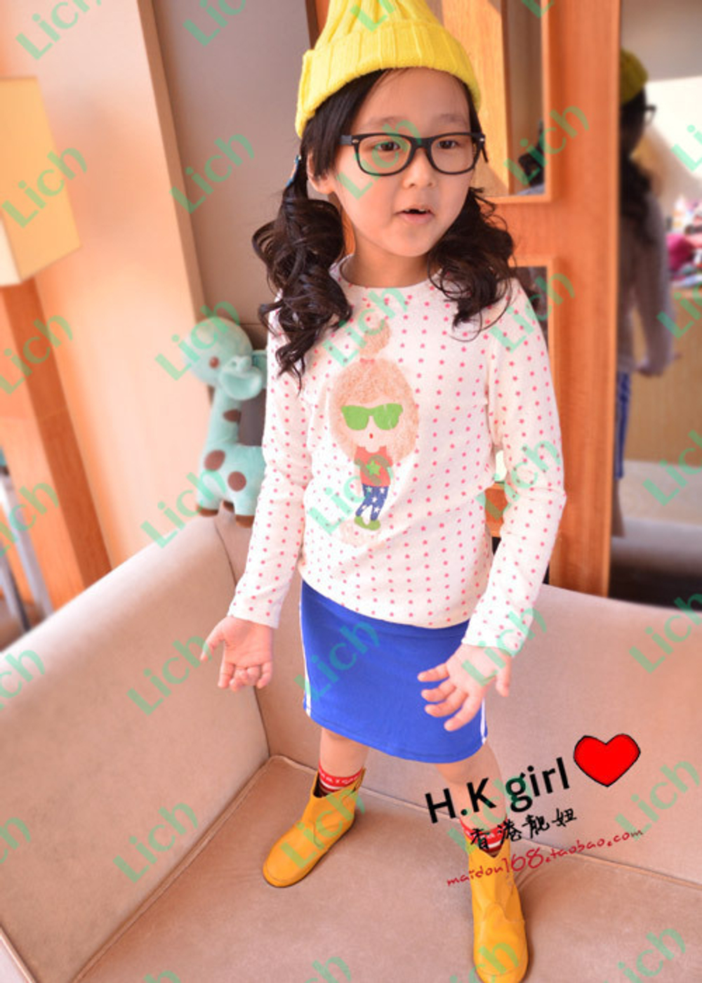 Лонгслив с принтами звезды и аппликацией в виде девочки