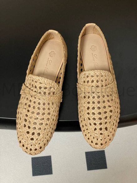 Женские лоферы Loro Piana бежевого цвета плетёные