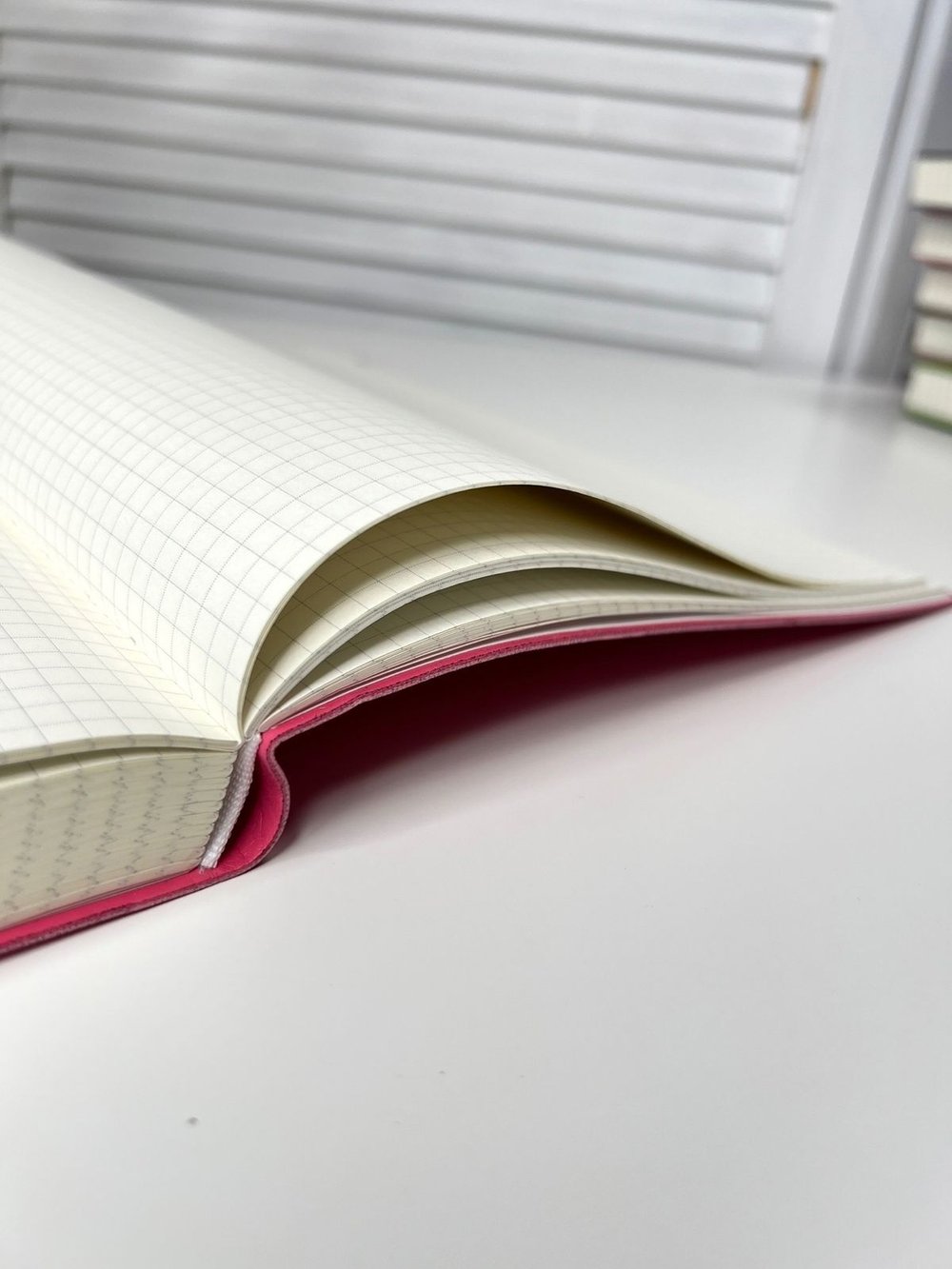 Блокнот А4 200л. (400страниц) в клетку Без рамки Малиновый (К44-522КБР)