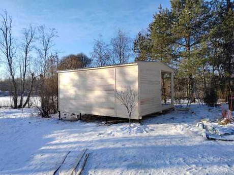 Дачный домик с крыльцом