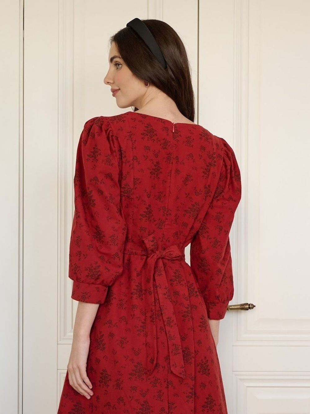 Платье с вырезом-сердечко