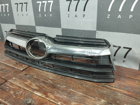 Peшeтка радиaтopа Toyota Highlander 3 (U50) 13-16 Б/У Оригинал 531110Е150