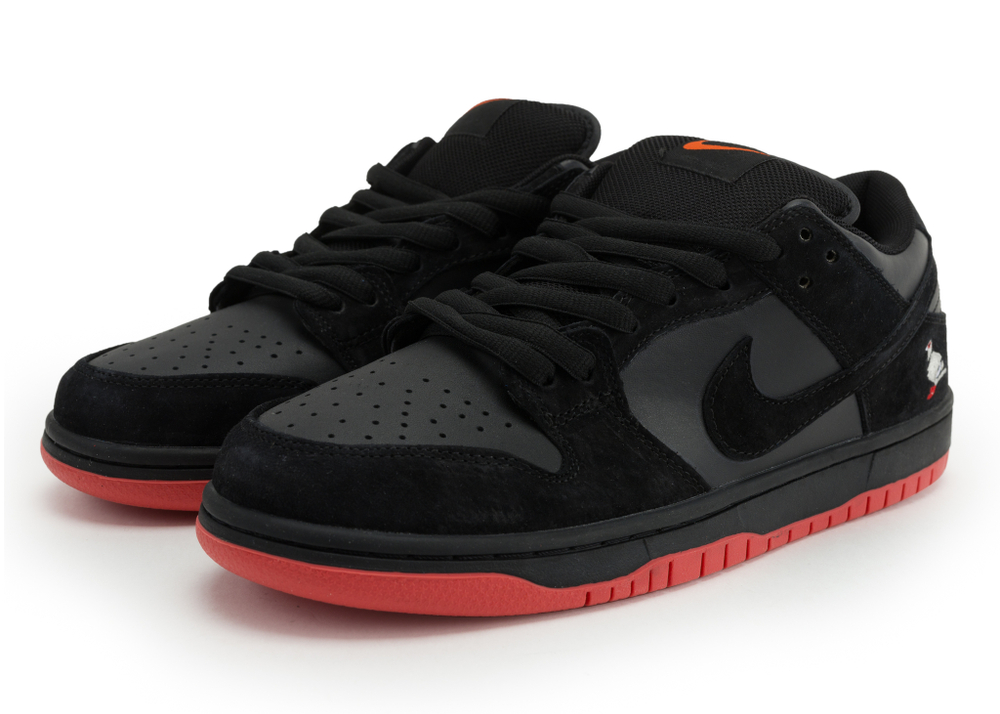 Nike Dunk SB Low "Black Pigeon"
