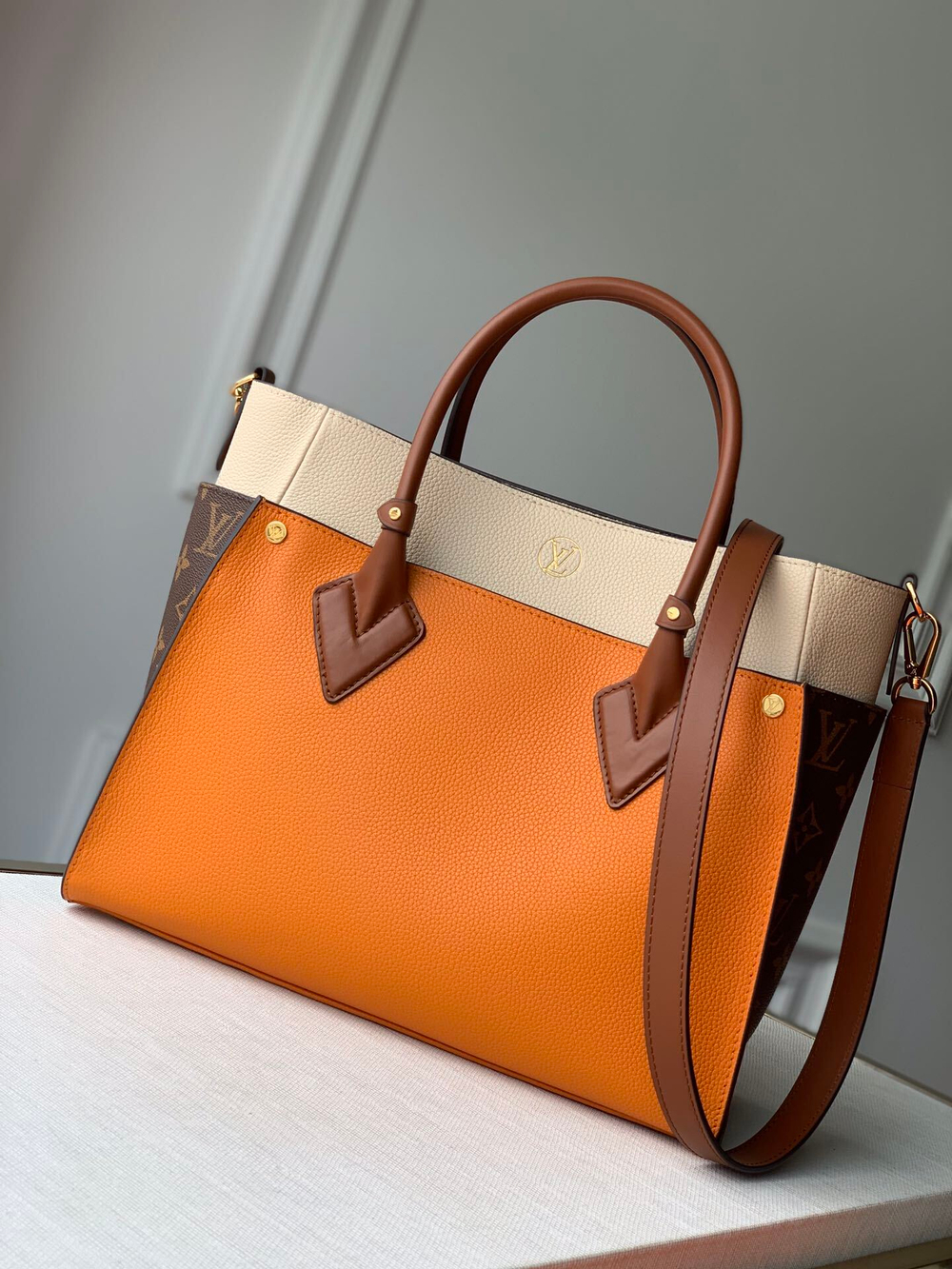 Louis Vuitton On My Side MM