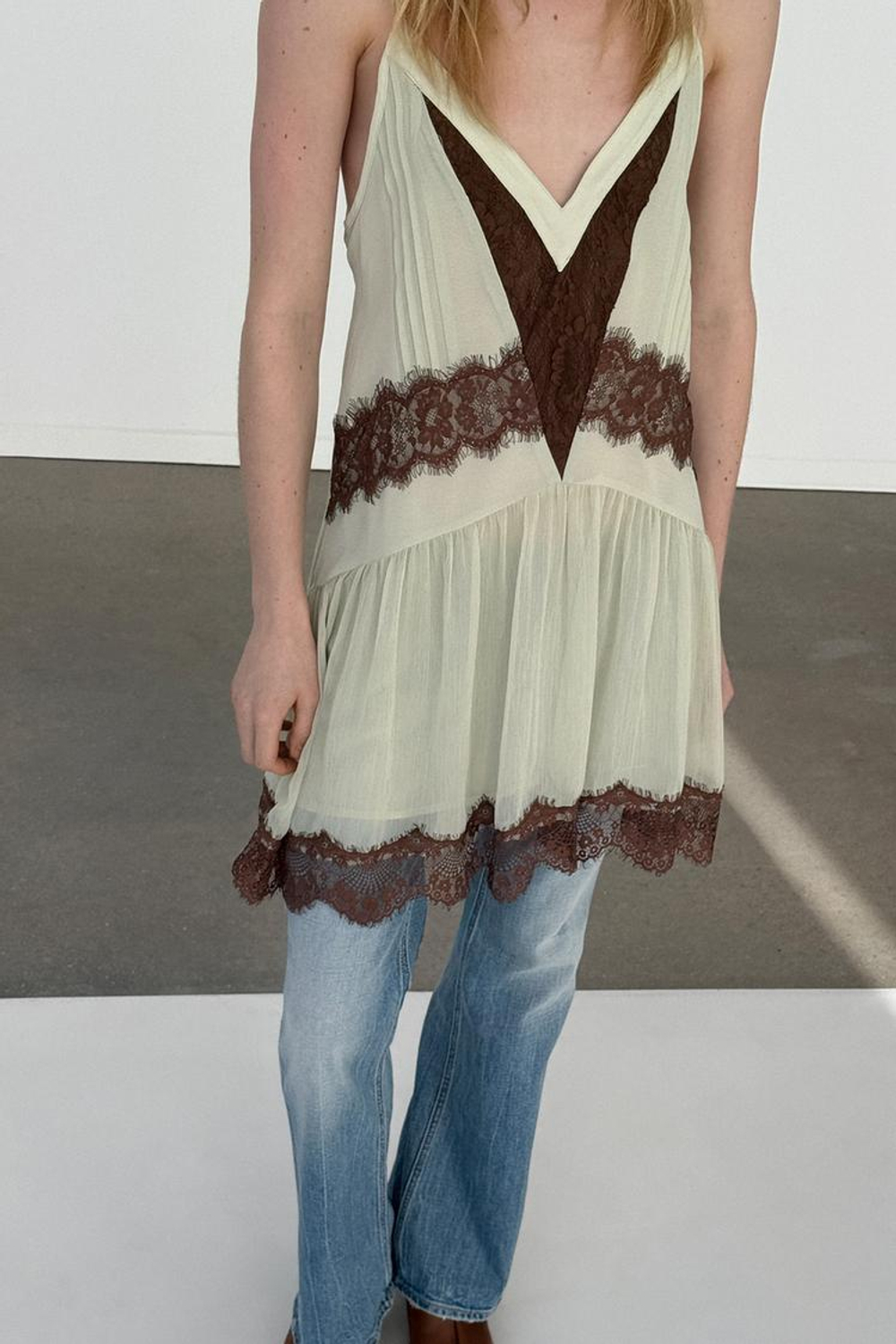 ZARA КОРОТКОЕ КОМБИНИРОВАННОЕ ПЛАТЬЕ С КРУЖЕВОМ, КОРИЧНЕВЫЙ/ЗЕЛЕНЫЙ