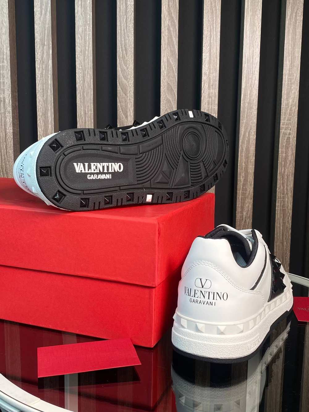 Кроссовки Valentino