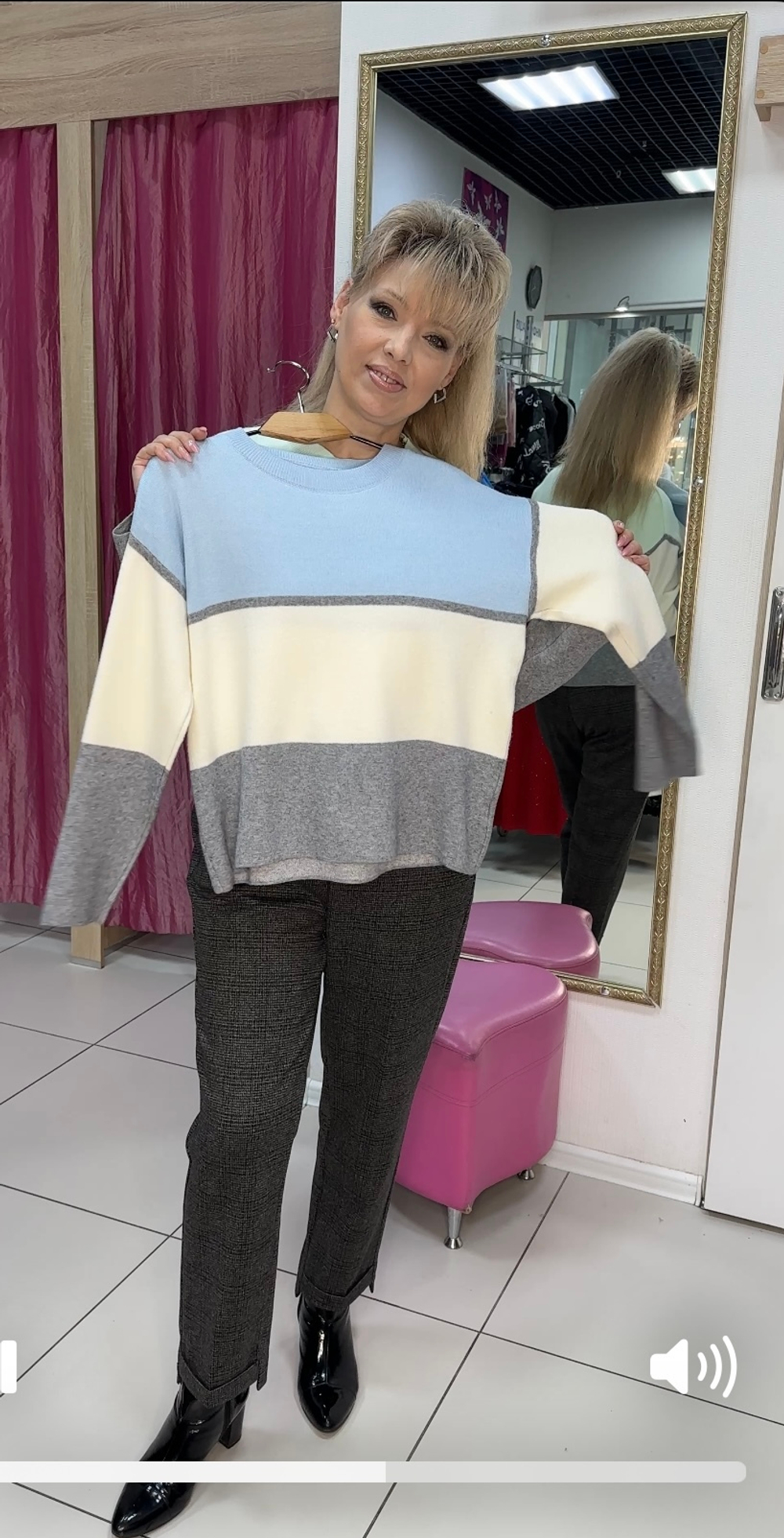 Джемпер с трехцветным принтом