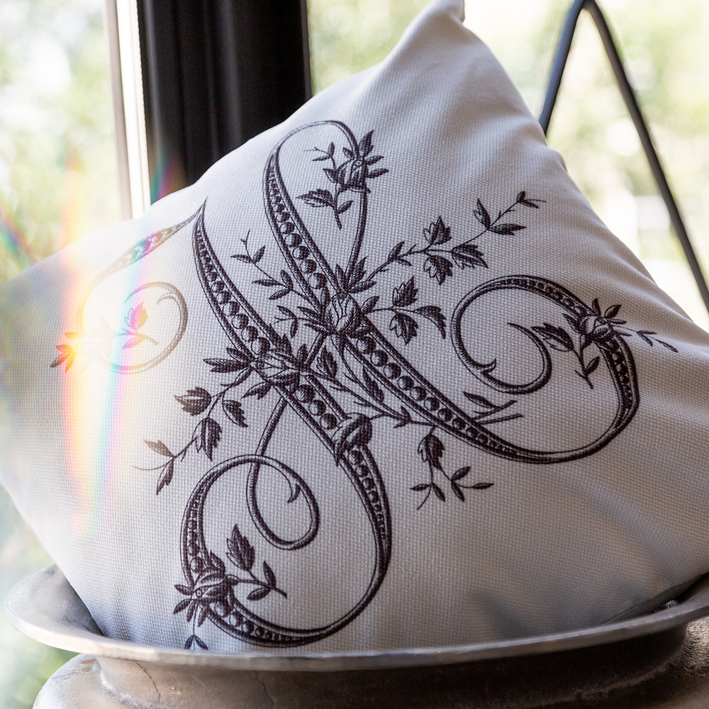 Арт-подушка Объект мечтыМонограмма буквы H