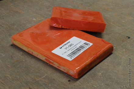 Orange smalt in bricks, V1-085