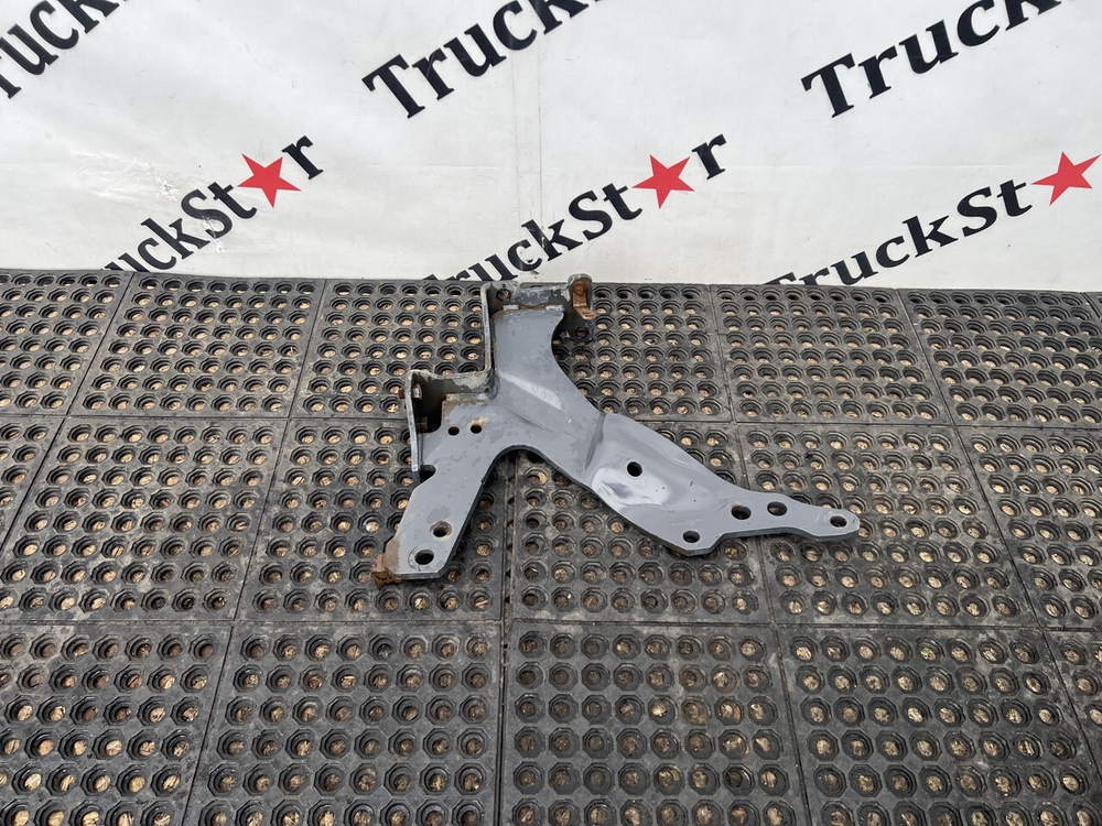 Кронштейн усилителя бампера правый