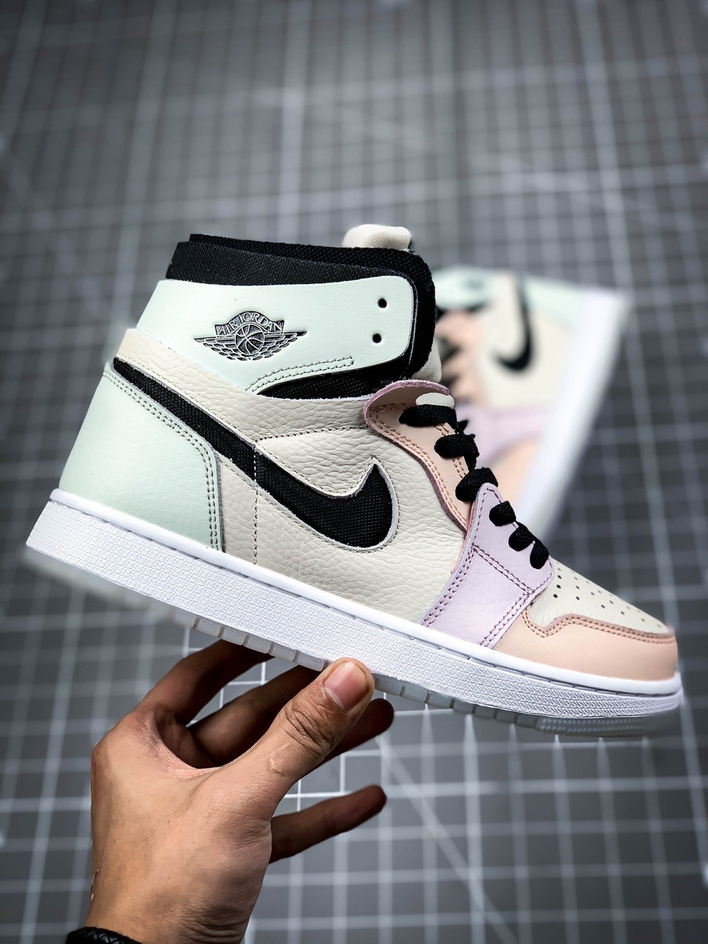 [AIR JORDAN 1 HIGH ZOOM COMFORT EASTER WHITE/GREY HEATHER-OLIVE AURA-KHAKI