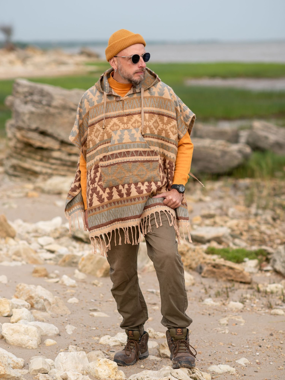 Пончо шерстяное с орнаментом