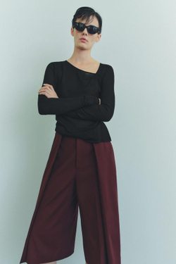 ZARA ТРИКОТАЖНЫЙ ТОП СО СБОРКАМИ ПО БОКАМ, ЧЕРНЫЙ