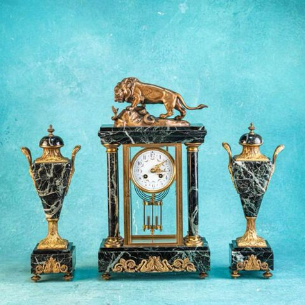 Винтаж: Кабинетный/Каминный часовой гарнитур «Лев сокрушающий змею»