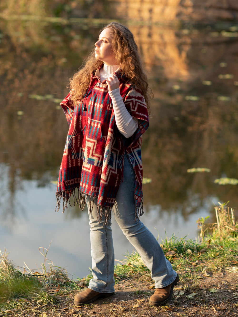 Пончо шерстяное с орнаментом