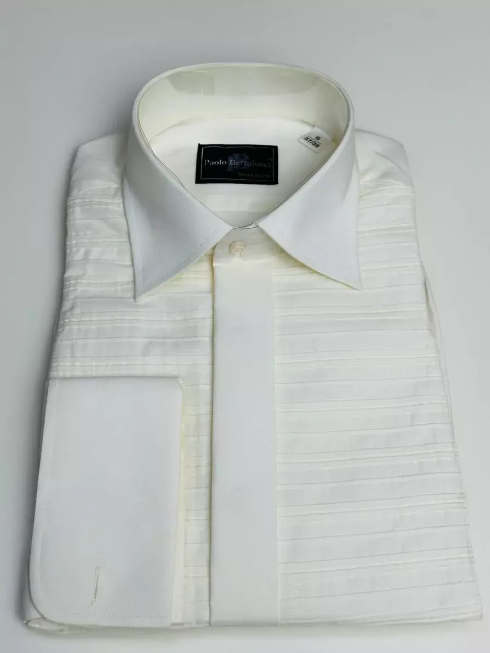 Рубашка с запонками и пуговицами на манжетах