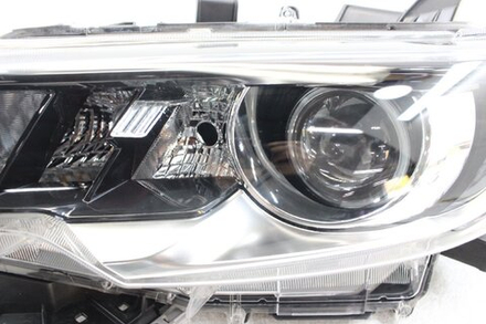 фара левая Toyota Allion Premio NZT260 ZRT265 2017