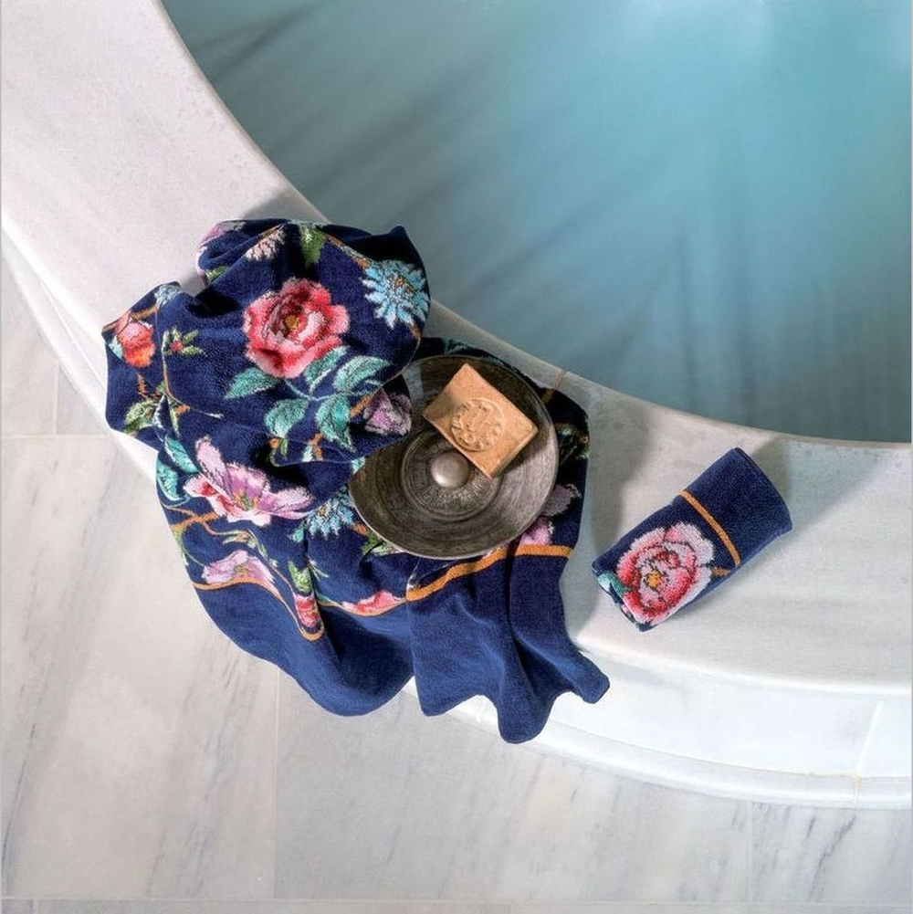 Полотенце 50x100 Feiler Arosa 221 marine Германия в интерьере 1