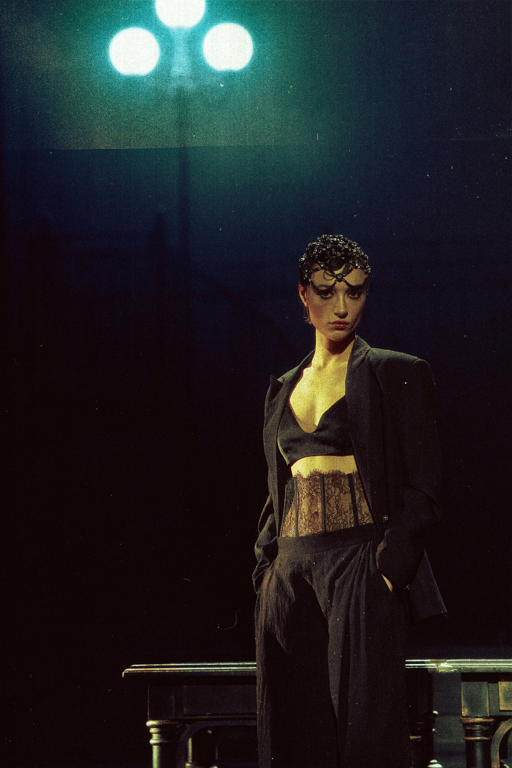 Жакет с открытой спиной