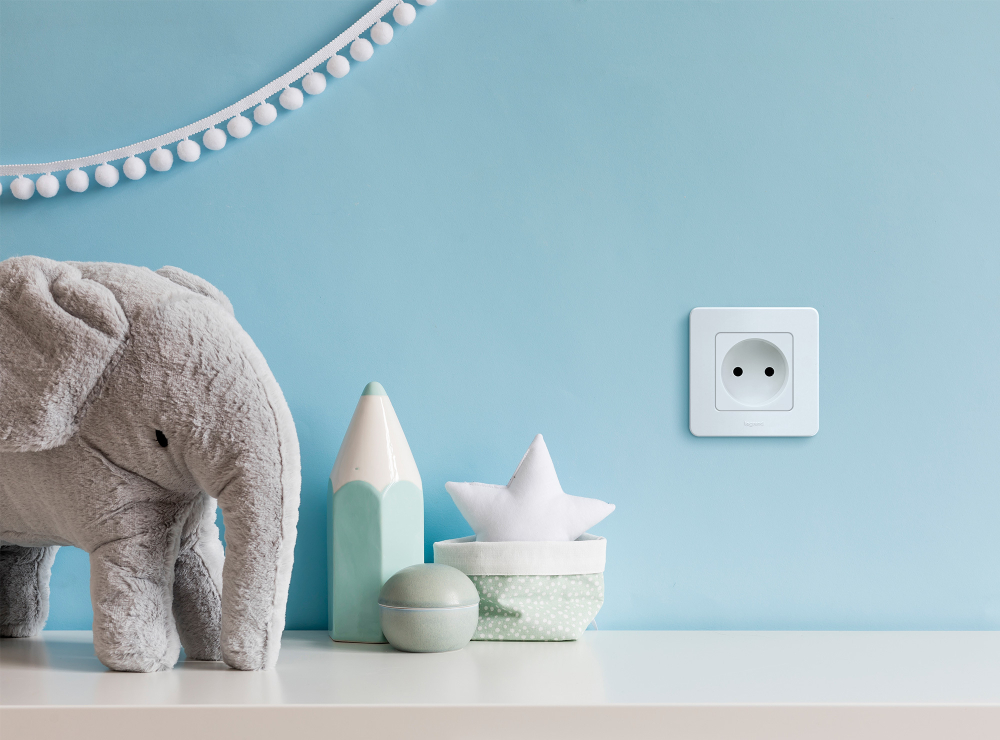 Розетка без заземления без шторок 16А 250В белый Inspiria Legrand