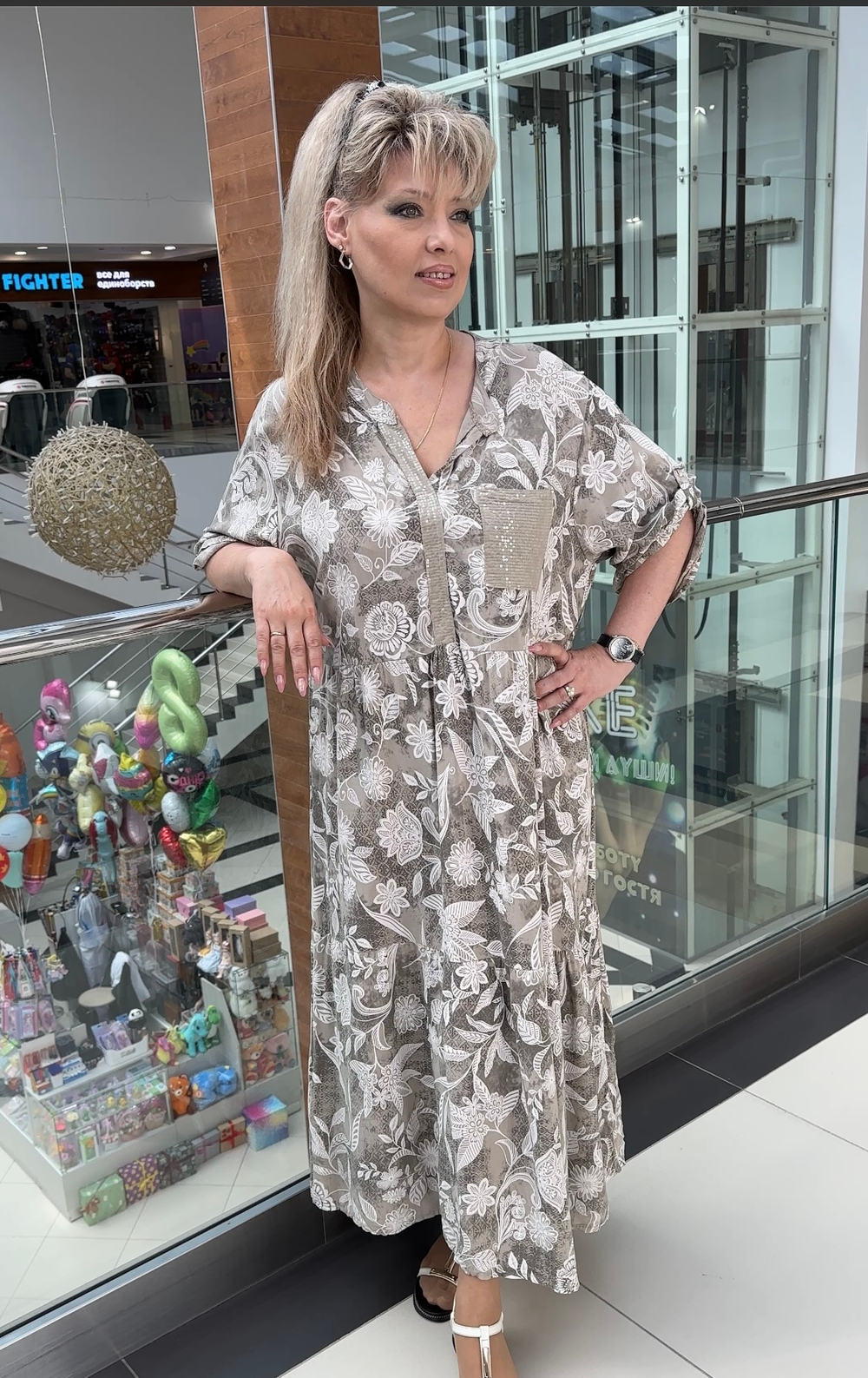 Итальянское цветное платье с пайетками на кармашке