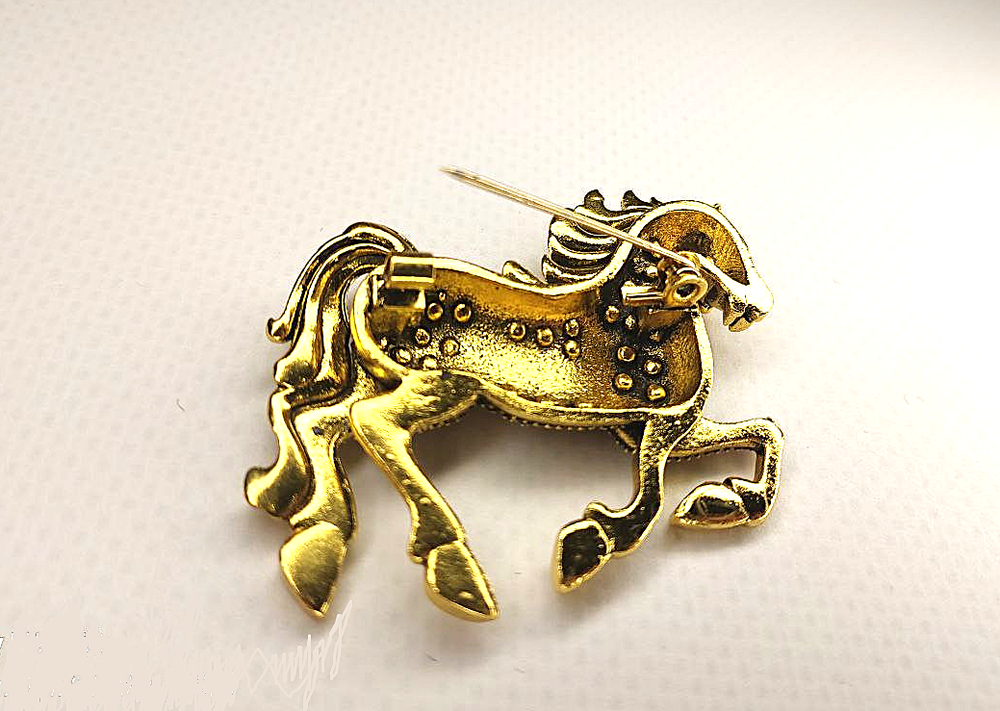 Брошка "Лошадь". Женская брошь,украшение.Подарок на новый год. Символ года