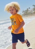 две футболки с шортами