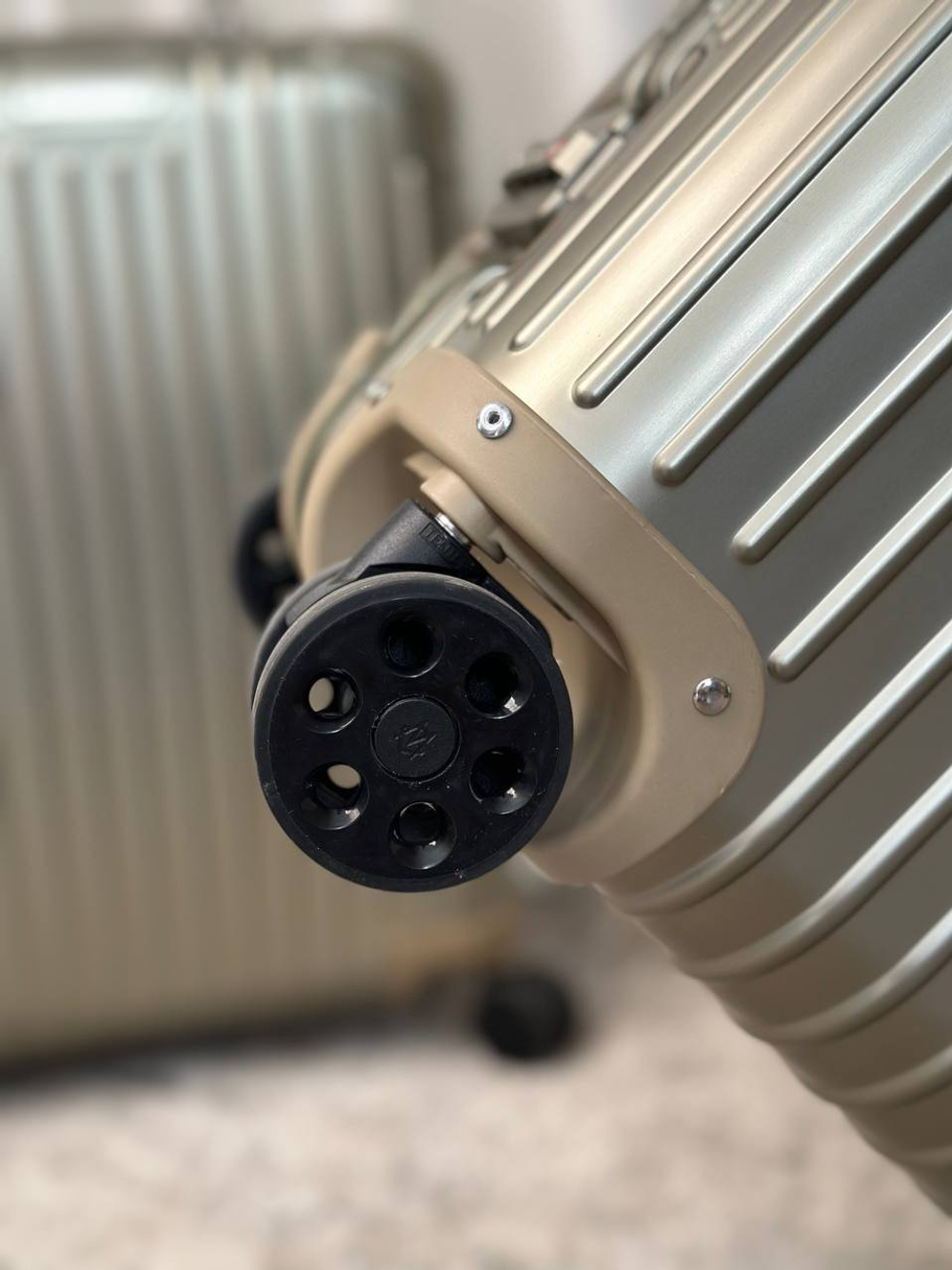 Чемодан Rimowa L